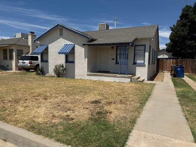 Building Photo - Cozy 3 Bedroom/1 Bath Home in Oildale!