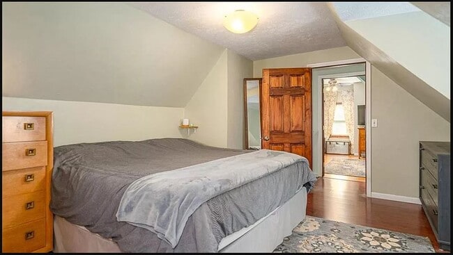 Bedroom - 16 Oakland St