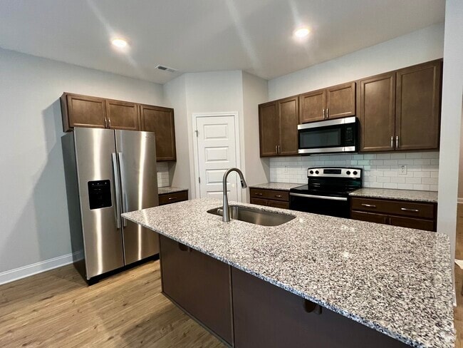 Building Photo - Marin Woods Townhomes
