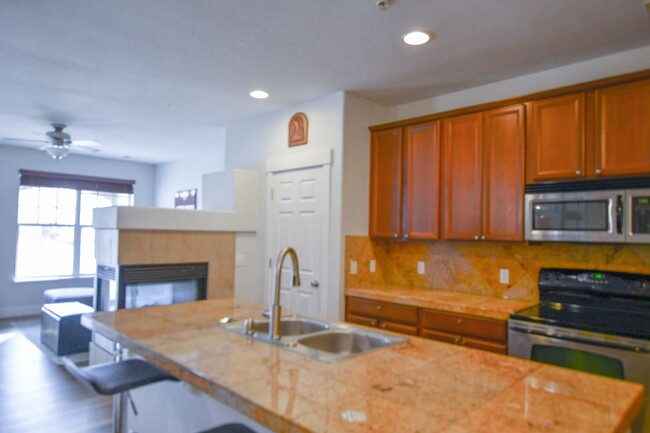Foto del edificio - Beautiful Central Park Condo!
