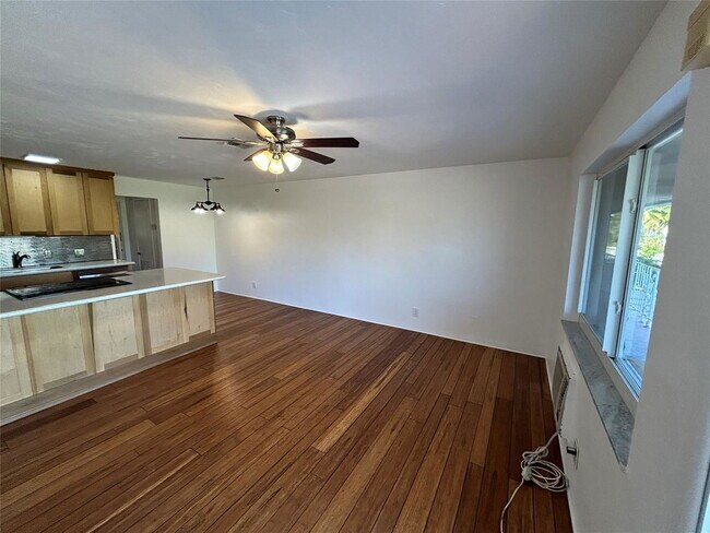 Building Photo - 2909 Middle River Dr