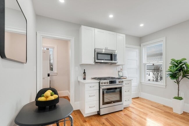 Building Photo - 38 Dorset St