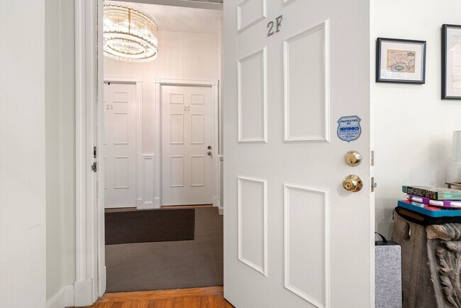 Building Photo - 341 Beacon St