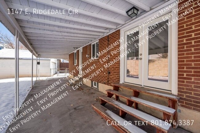 Building Photo - 1147 E Ridgedale Cir