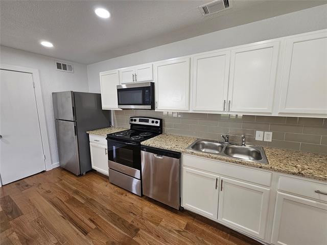 Foto del edificio - 2402 Housley Dr