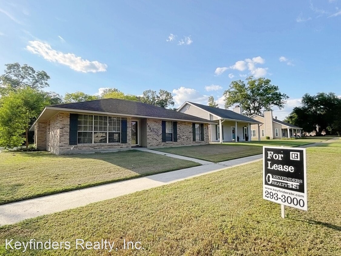 3 br, 2 bath House 1633 Brookhollow Dr. House for Rent in Baton