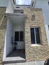 Building Photo - 17545 SW 150th Ct