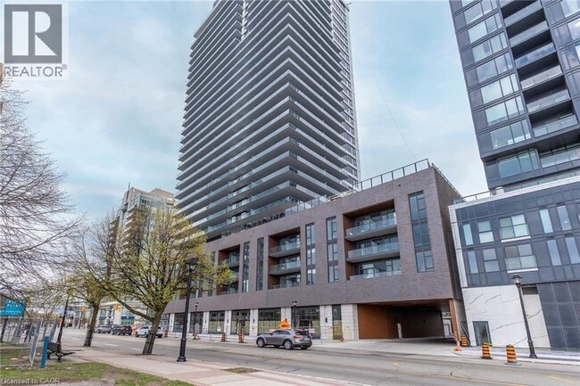 Building Photo - 2075 Lakeshore Rd.