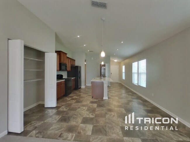 Foto del edificio - 8675 Julia Marie Cir