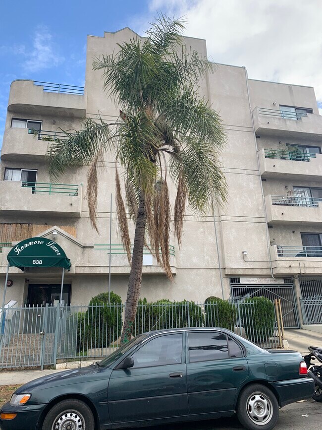 Building Photo - 838 S Kenmore Ave