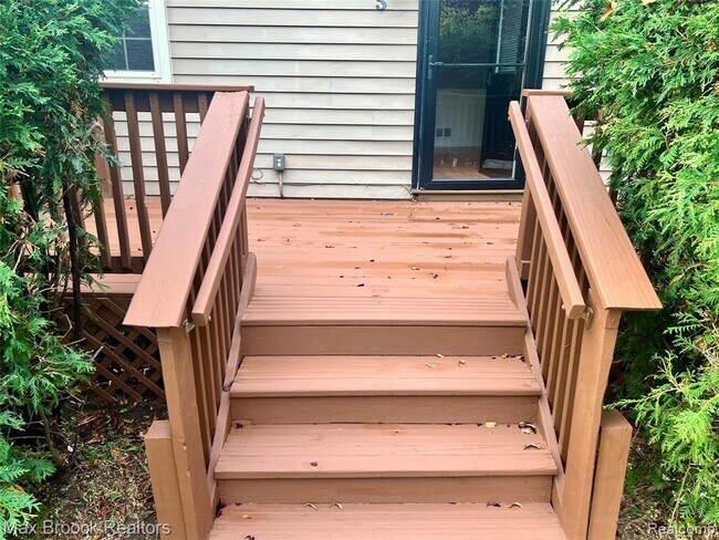 Foto del edificio - 615 Leon Rd