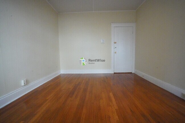 Building Photo - 228 Kelton St