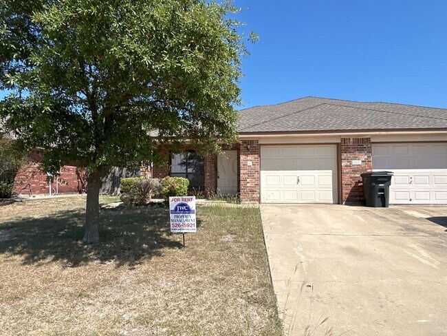 Building Photo - 1107 Cinch Dr