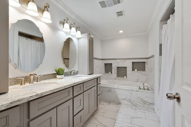 master bath - 2007 Orleans Ave
