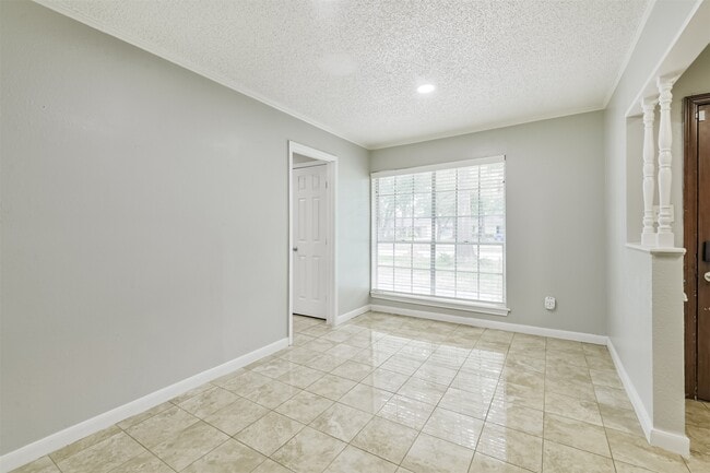 Foto del edificio - 623 E Cypresswood Dr