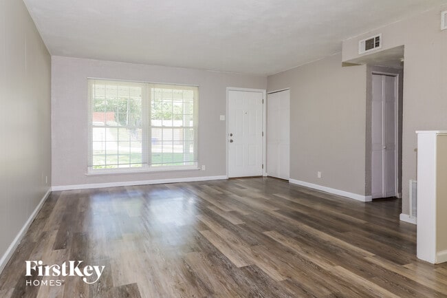 Building Photo - 11091 Saxonhall Dr
