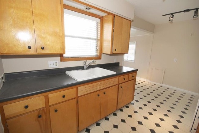 Building Photo - 1509 Bel Air Dr