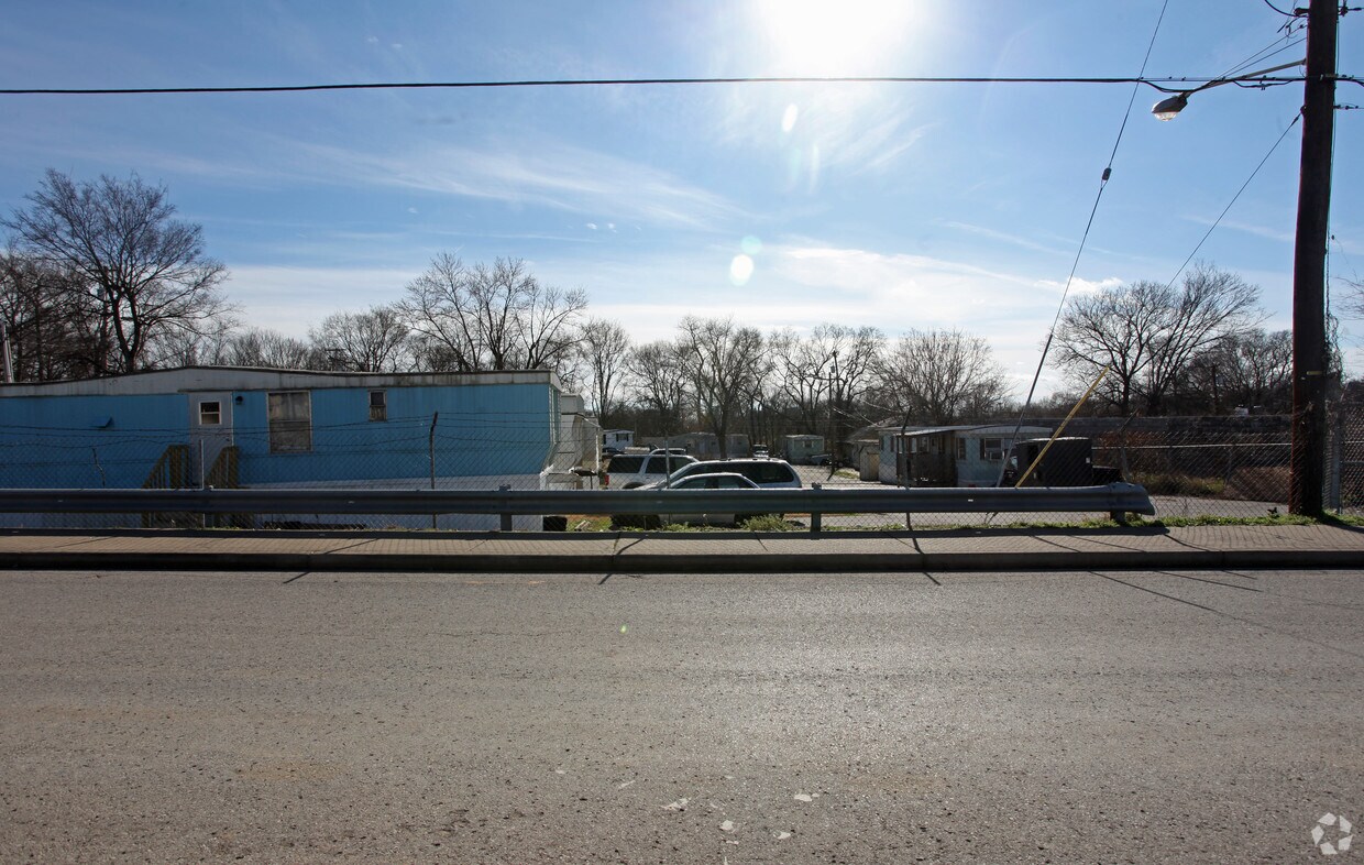 Building Photo - 198 Gatewood Ave