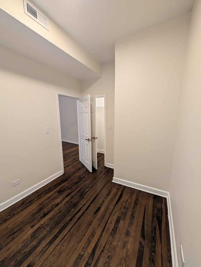 Photo - 2302 N Hamlin Ave (Chicago, IL) Apartment