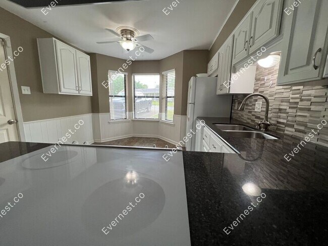 Foto del edificio - 104 Pecan Valley Dr