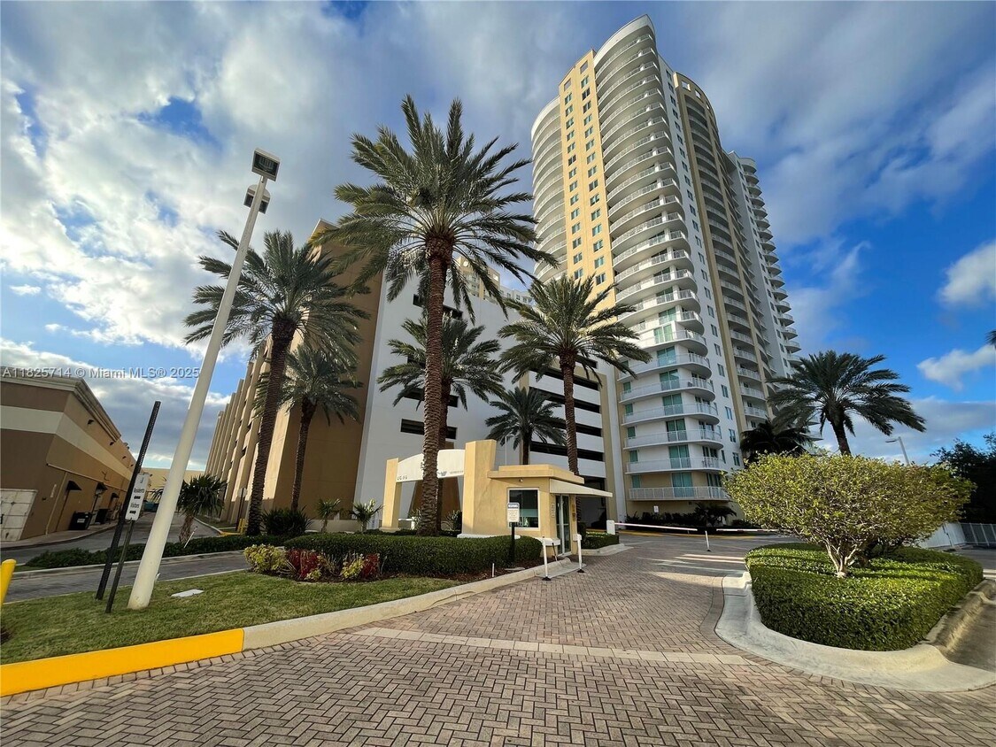 Primary Photo - 1755 E Hallandale Beach Blvd