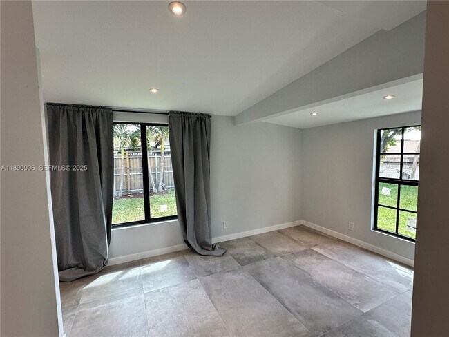 Foto del edificio - 1436 SW 76th Ct