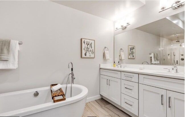 Master Bath - 3919 Fulton St NW