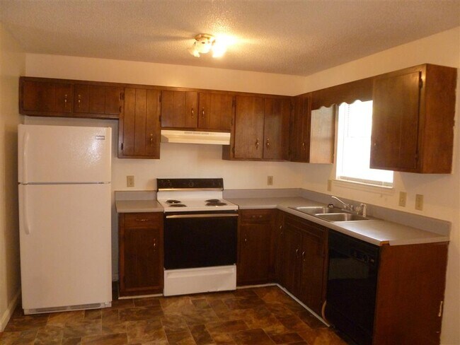 Building Photo - 673 Gale Dr NE