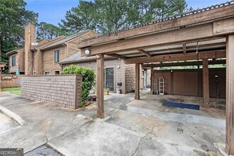 Building Photo - 90 Willowick Dr