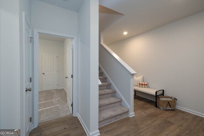Building Photo - 165 Sweet Briar Wy