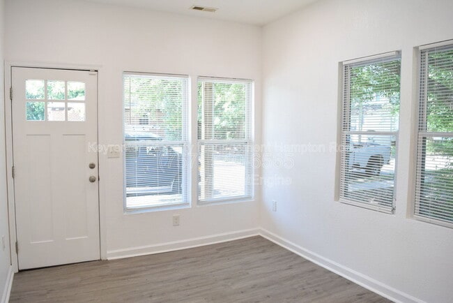 Building Photo - 850 W 50th St