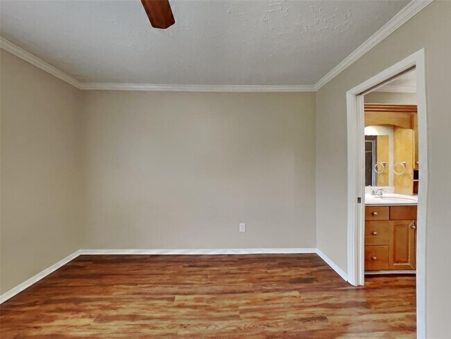Foto del edificio - 16231 Cypress Point Dr