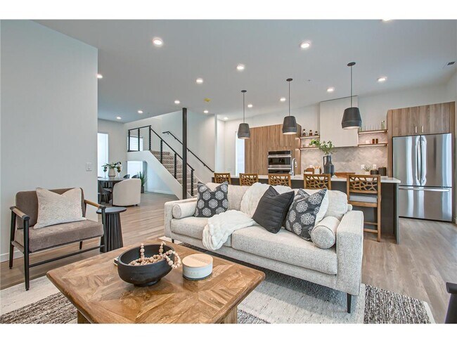 Building Photo - 10 West Dr