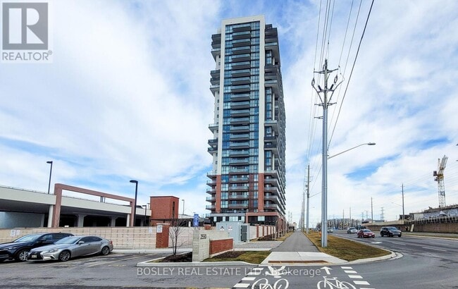 Photo du bâtiment - 2550 Simcoe St N