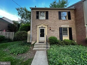 Building Photo - 10863 Bucknell Dr