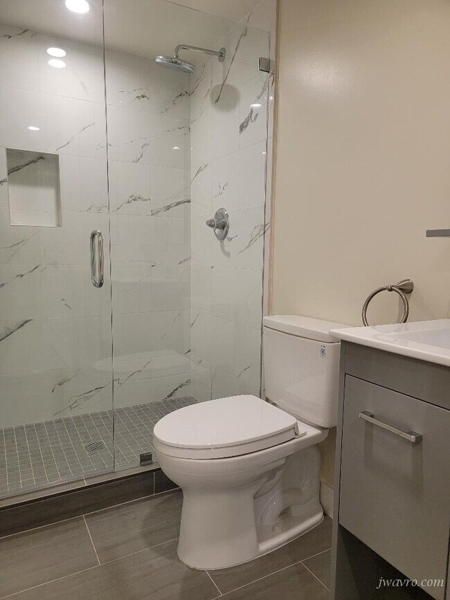 Foto del edificio - 164 Tiffany Ave