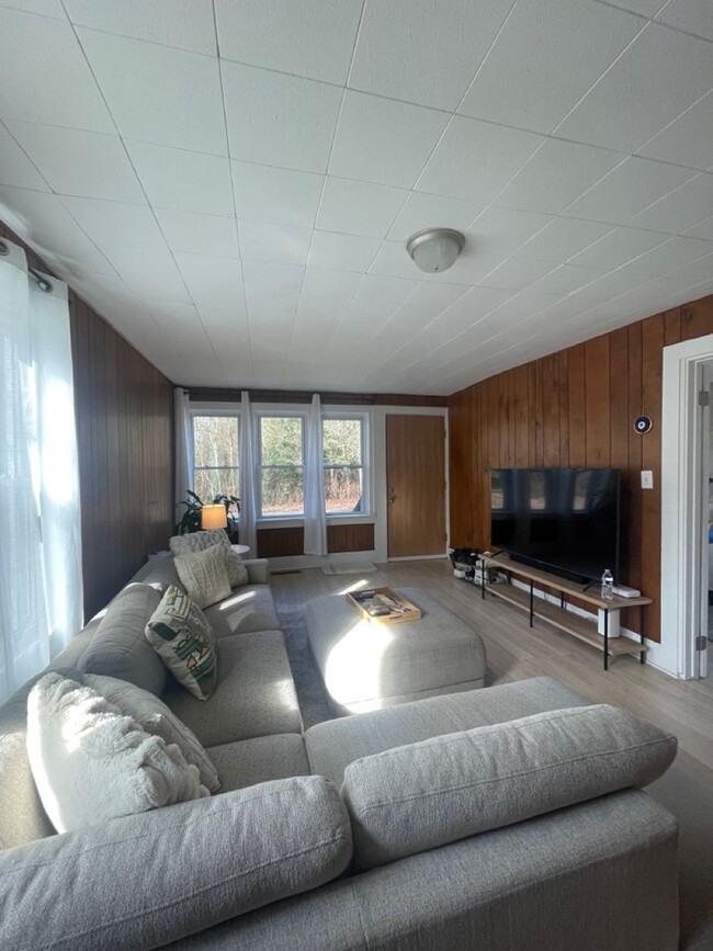 Building Photo - Charming 2 Bedroom/1 Bathroom House in Nor...