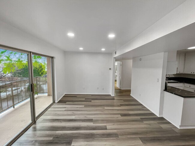 Foto del edificio - 14850 Hesby St