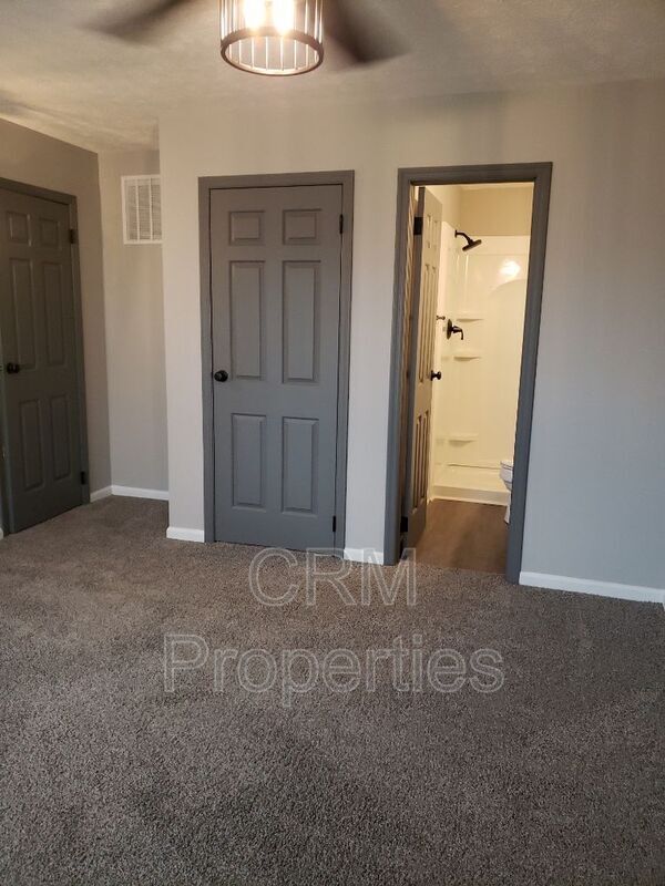 Building Photo - 2200 Sibley Dr