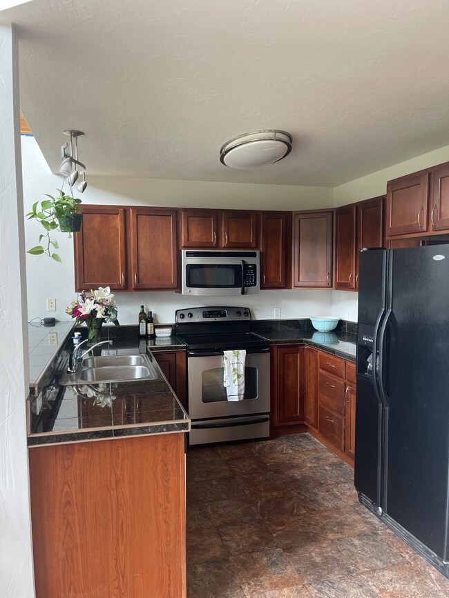 Kitchen - 109 Cozy Cove Dr
