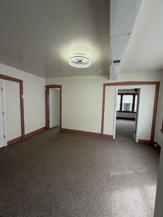 Foto del edificio - 7402 S Racine Ave