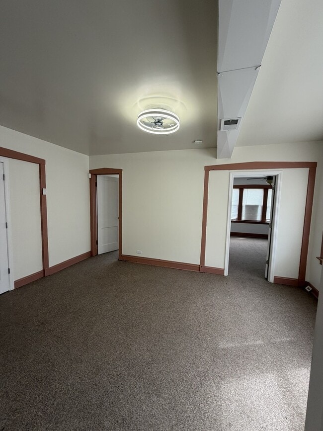 Building Photo - 7402 S Racine Ave