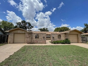 Building Photo - 3406 70th Dr