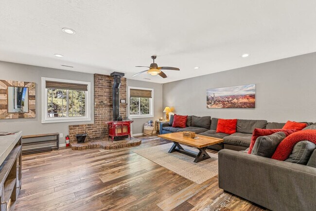 Building Photo - 5420 Cassi Ln