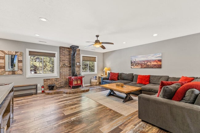 Building Photo - 5420 Cassi Ln