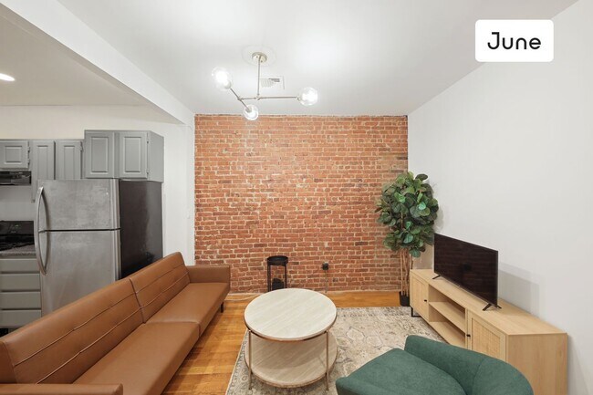 Building Photo - ROOM ONLY in 4-bed/1.5-bath Home
