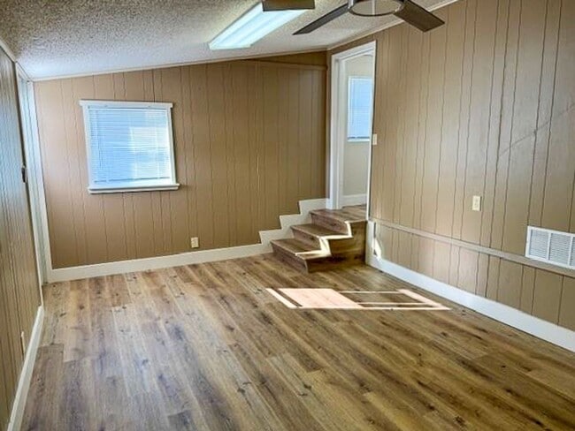 Building Photo - Great Country 1 Bedroom, 1 Bathroom