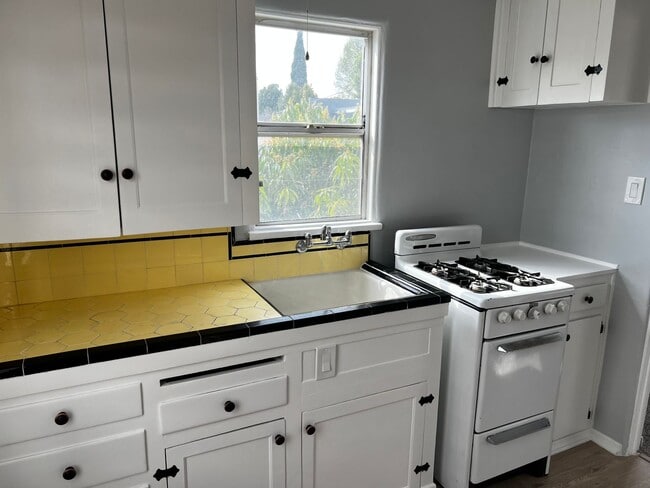 Building Photo - 1 Bed 1 Bath Back House for Rent in Whittier