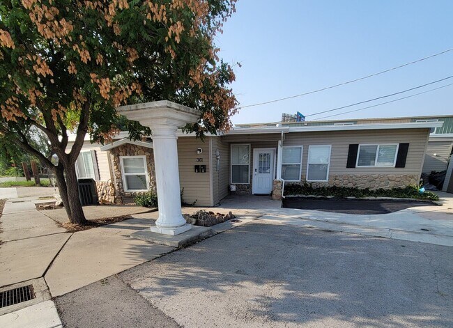 Recepción - 361 East State Street