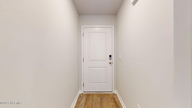 Building Photo - 1033 Course Ln